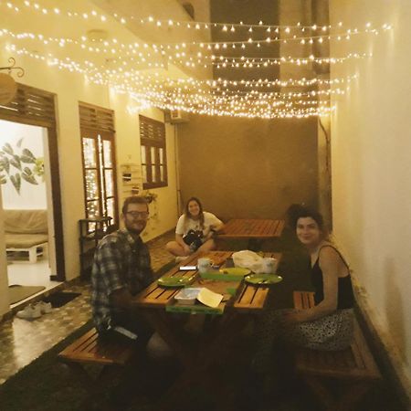 Bed & Bicycle Hostel Dehiwala-Mount Lavinia Eksteriør bilde