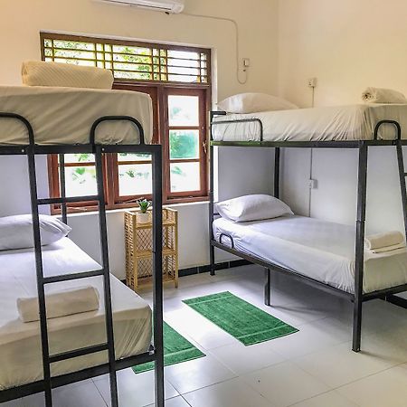Bed & Bicycle Hostel Dehiwala-Mount Lavinia Eksteriør bilde