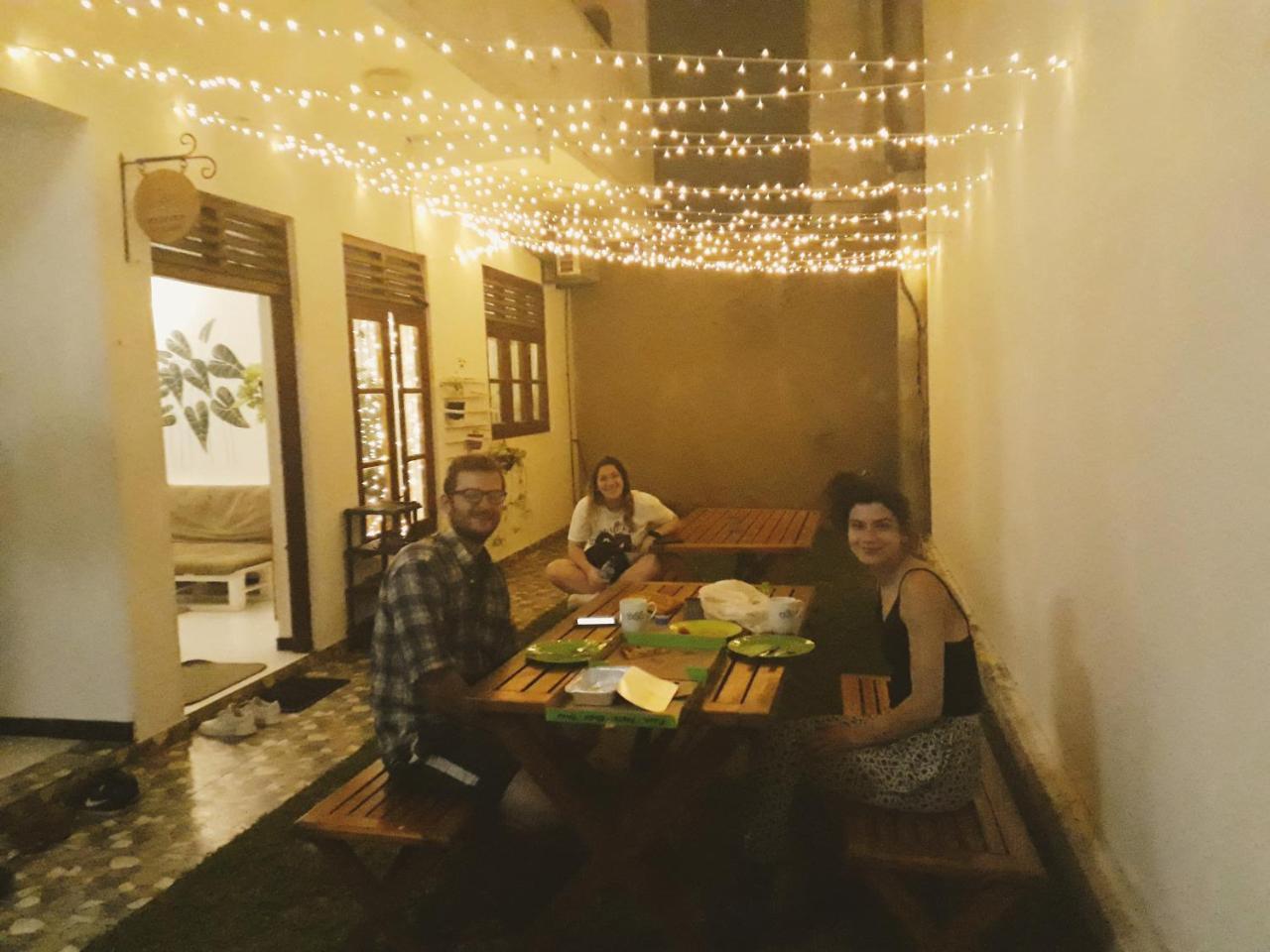 Bed & Bicycle Hostel Dehiwala-Mount Lavinia Eksteriør bilde
